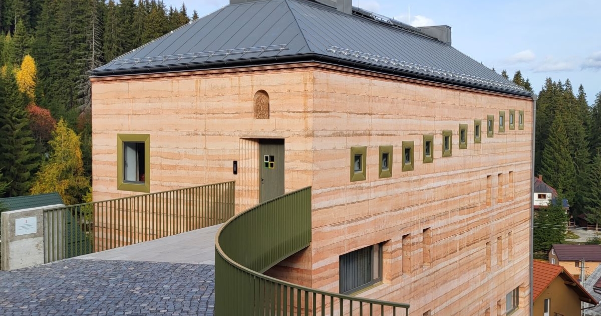 Az idők jeleire figyelő pálos kolostor és kápolna